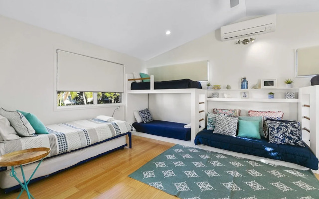 Stunning River House - 51 Hilton Esplanade