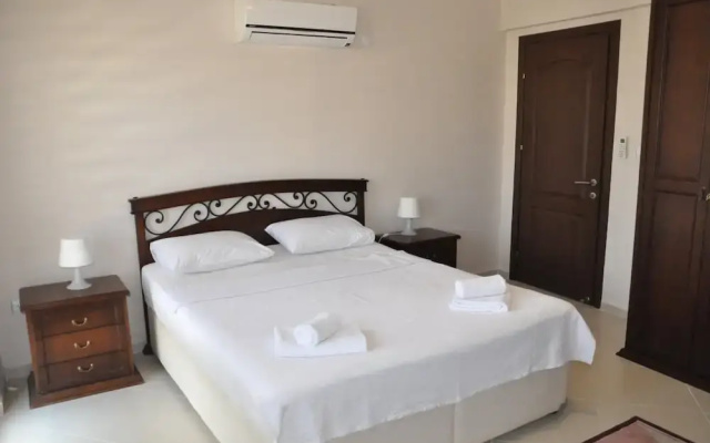Beautiful 4-bed Villa Private Pools