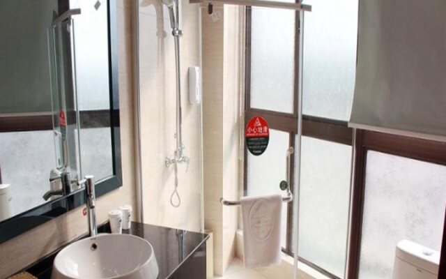 GreenTree Inn Taicang Baolong Square Hotel