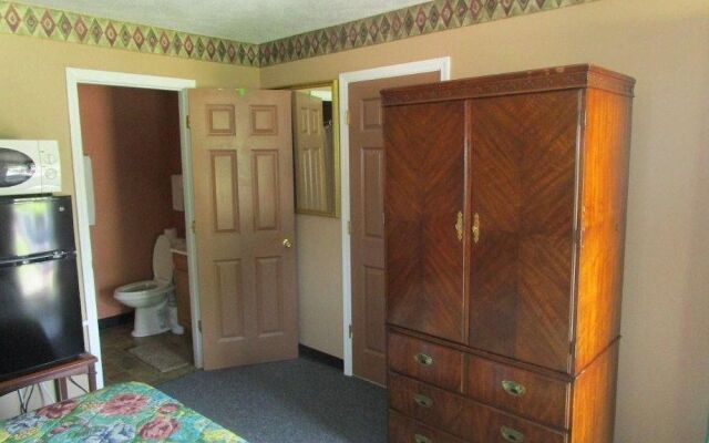 K-River Motel & Campground