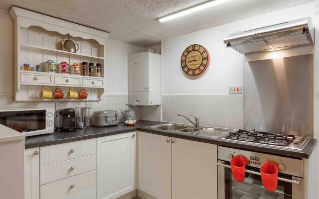 Ground Floor Apartment W/large Enclosed Garden