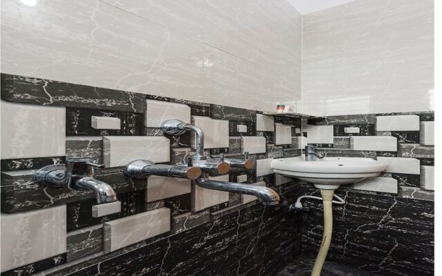 OYO 9544 Hotel Crown Residency