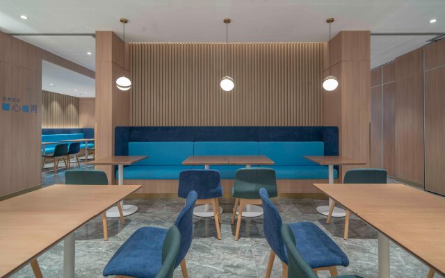 Holiday Inn Express Shanghai Jinqiao Central by IHG