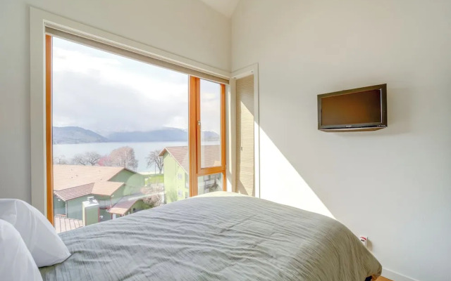 Walk to Lake Chelan: Top-level Waterfront Condo