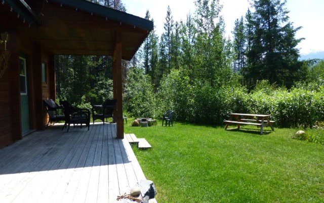 Mica Mountain Lodge & log cabins & side by side ATV tours