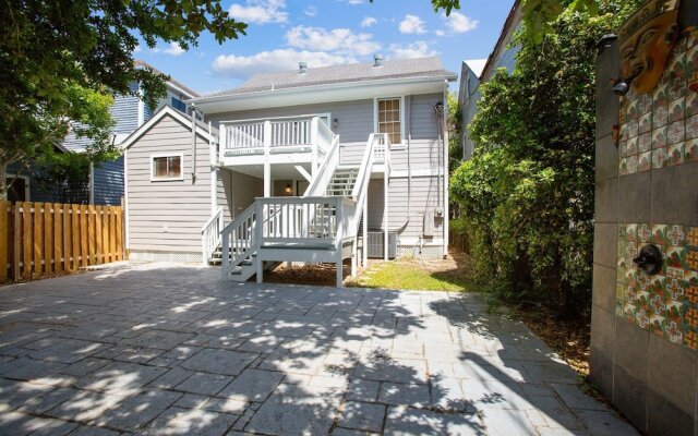 Antigua Key - Just A Couple Blocks To Seawall Beaches, Shops, Restaurants And Pleasure Pier! 4 Bedroom Home by Redawning