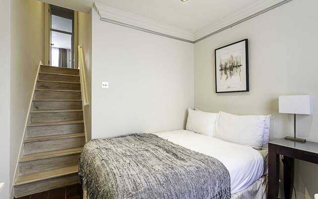 Cosy Kensington Two Bedroom Flat