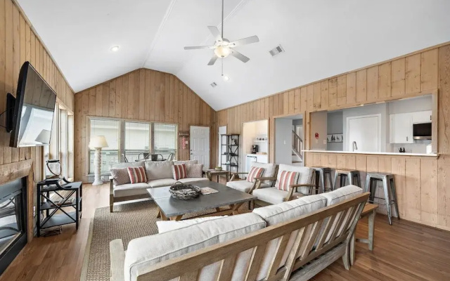 Crab Claw by Ryson Vacation Rentals