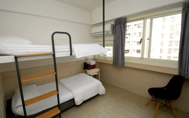 Mr Lobster's Secret Den Design Hostel