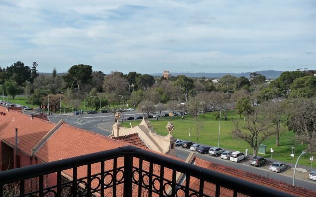 City Escape 2BD in Adelaides East End 4