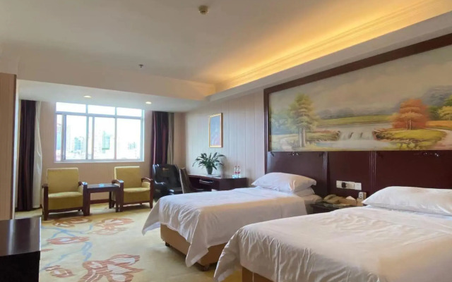 Vienna Hotel (Changsha Ningxiang West High-speed Railway Station Emerald Lake Store)