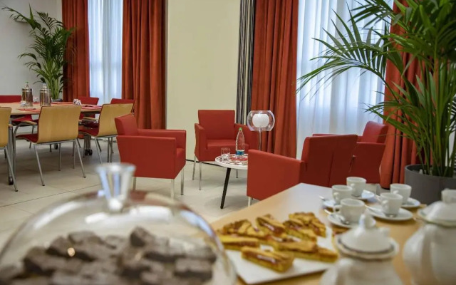 Hotel Remilia Ex Ramada Emilia