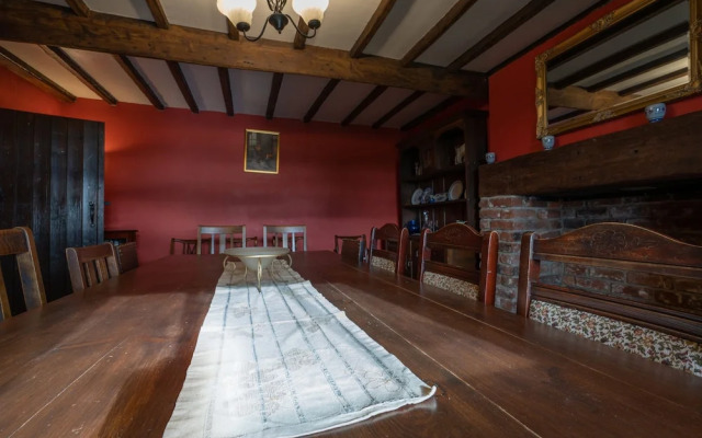 Hulmes Vale House - Sleeps 14 - Peak District