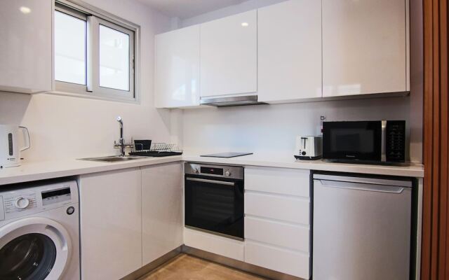 Phaedrus Living: Luxury Maisonette Lighthouse 60