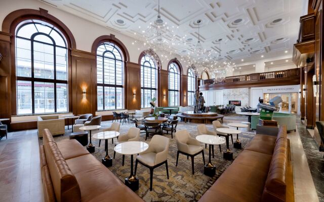 Hotel Fort Des Moines, Curio Collection by Hilton