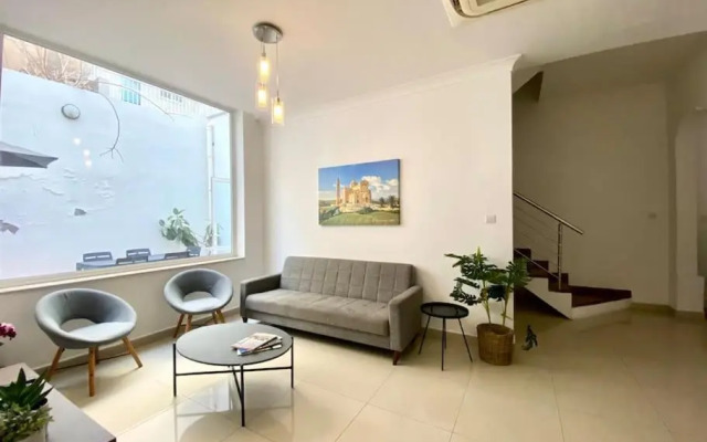 Hard to come by - modern & huge house in Sliema