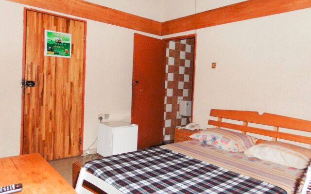 Deke Hotel and Suites