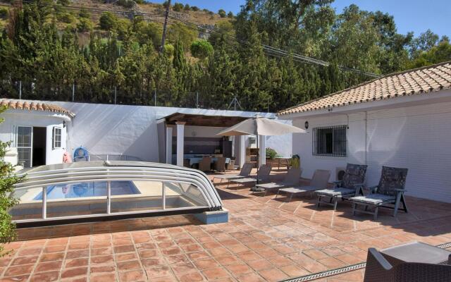 Homely holiday home in Benalmádena with private swimming pool