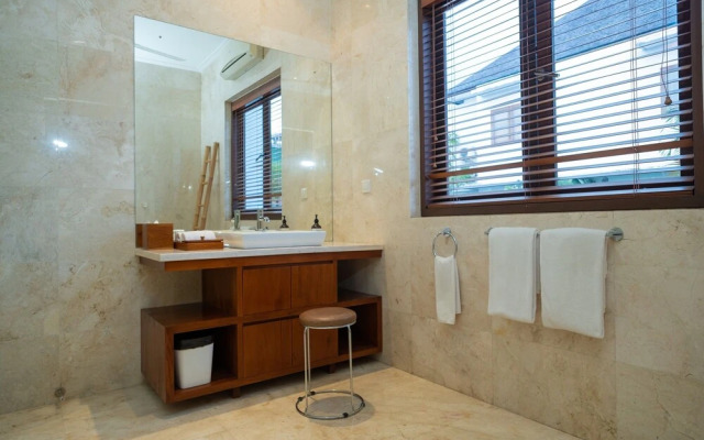 Villa Istana Putih by Maheswara