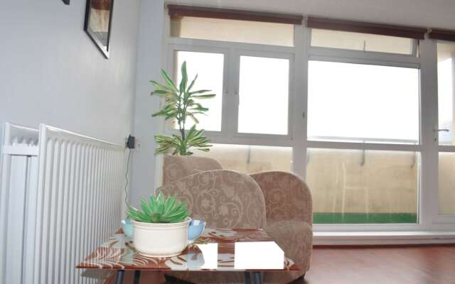 2 Bedroom Flat With Balcony Overlooking the Sea