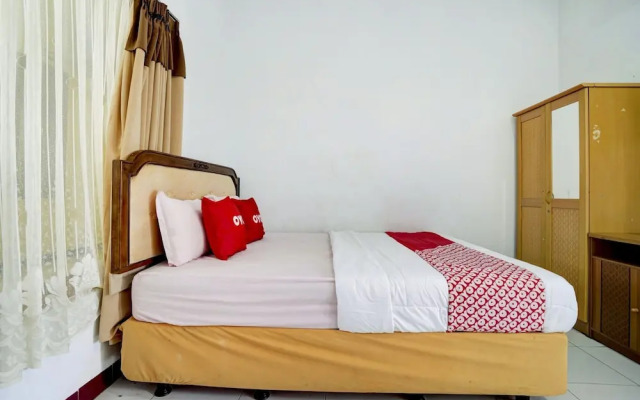 Diamond Hotel by OYO