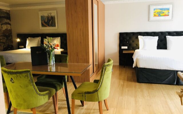 Chasse Hotel Residency