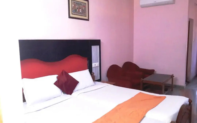 OYO Rooms Rajmahal Square 2