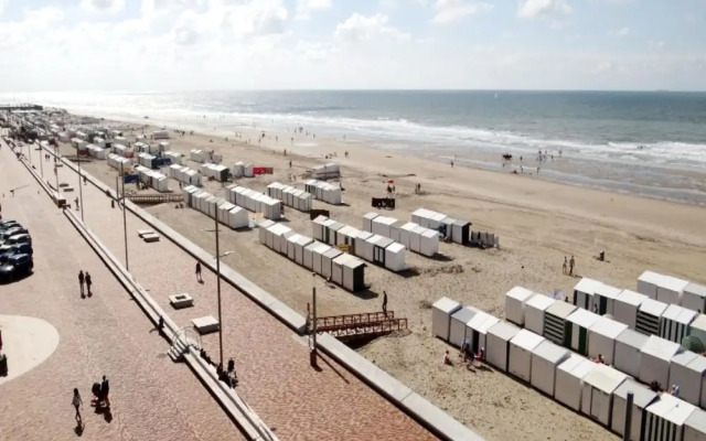 Apartment in Wenduine With Stunning Sea View