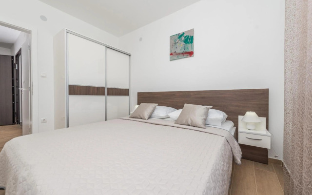 Villa Star 5 luxury apartment with a pool