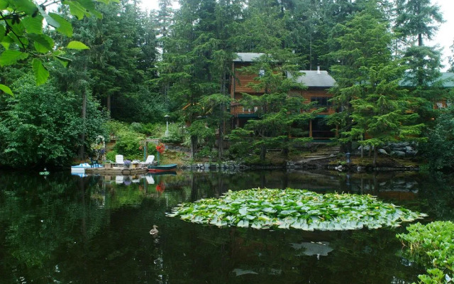 Pearson's Pond Luxury Inn & Spa