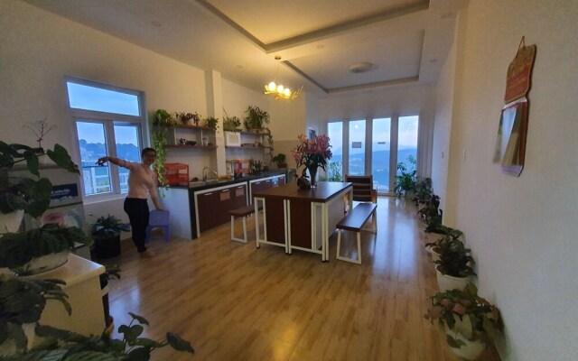 Mây's House