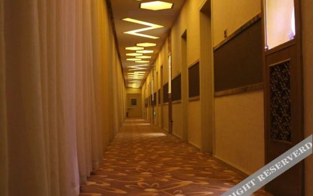 Naxi Theme Hotel (Lijiang Ancient City Dashuiche)
