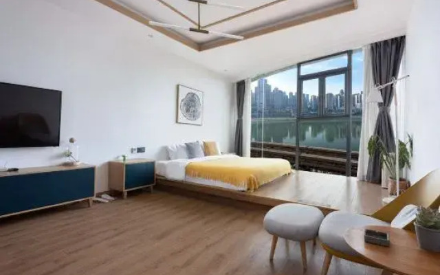 Qianyi Qianxun Hotel (Chongqing Jiefangbei Hongyadong Branch)