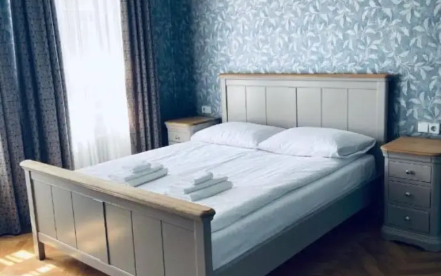 Roze Republikas Apartments