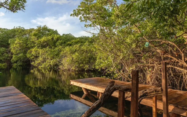Yaxchen Tulum Cabañas & Cenote