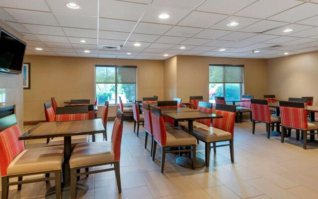 Comfort Inn East