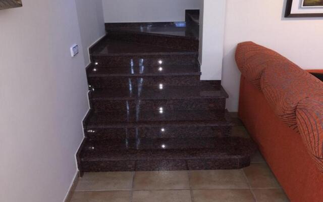 CALIFORNIA HOUSE IN CANYELLES by hlclub HUTB-15940