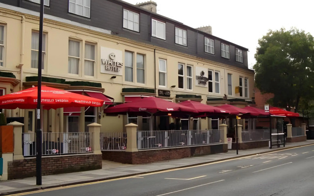 Whites Hotel