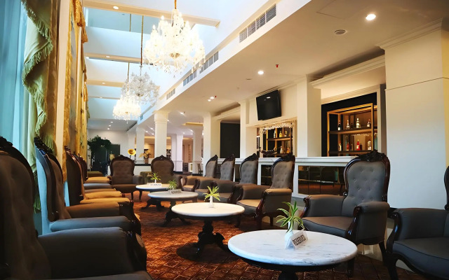 Grand Mahkota Hotel