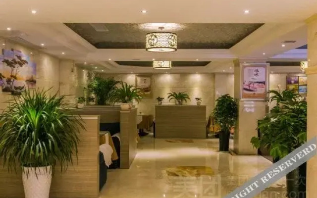 Yuexuan Zizi Hotel (Kaili City Government Stadium)