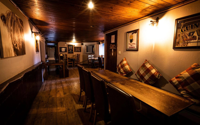 Nicky-Tams Bar & Apartments