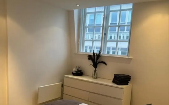 Leeds Apt - Hottub - Sleeps 6 - Special Occasions