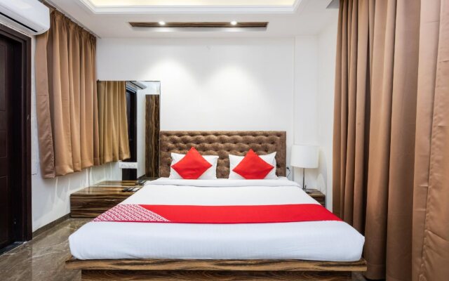 OYO 15800 Jaanie's Residency