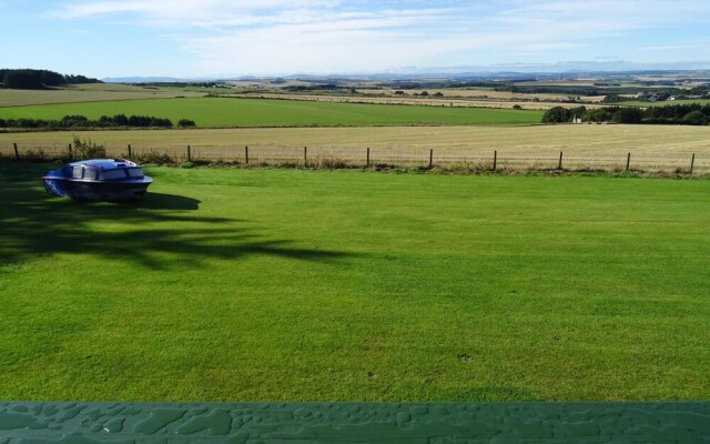 Orange Yurt With Hot Tub- Sleeps 3, Parking & Wifi