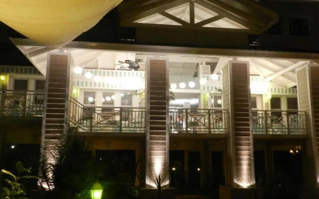 Club House Hotel