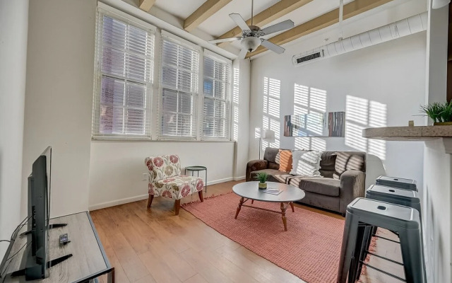 FRONTDESK 1010 Central Apts Downtown Indy