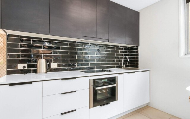 Bright 2 Bedroom Apartment in Burleigh Beach