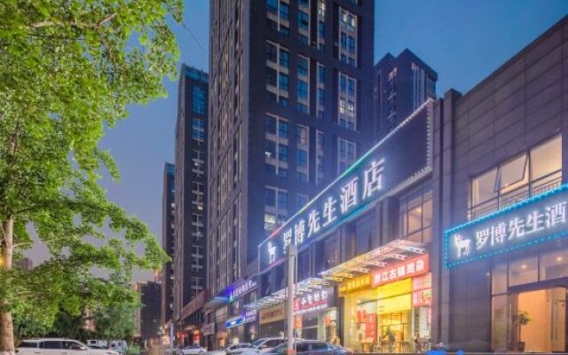 Mr. Roboh Hotel (Chongqing Qibo Center,Xianwai Garden)