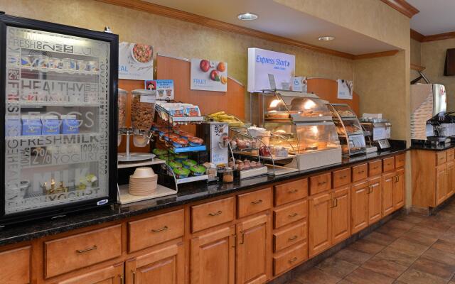 Clarion Pointe Medford