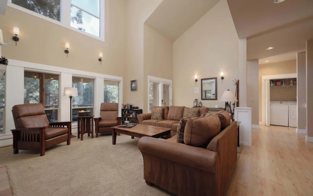 Big River Stately Stay for 8